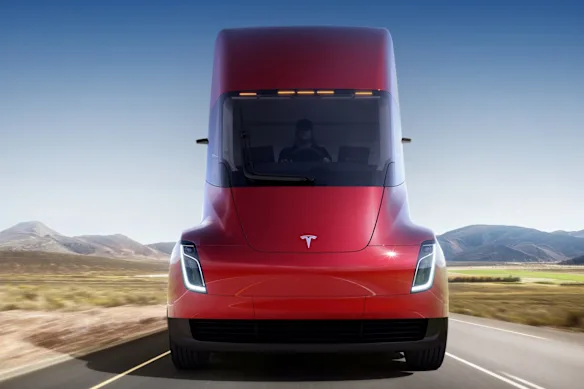 Le semi-remorque alimenté par batterie de Tesla – sur les autoroutes cette année.