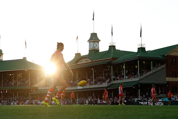 La première manche a débuté au SCG.