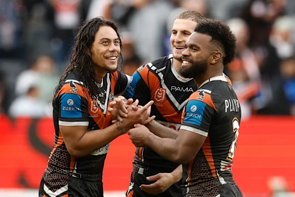 Adam Doueihi a permis à Jarome Luai (à gauche) de revenir à son jeu de course naturel.