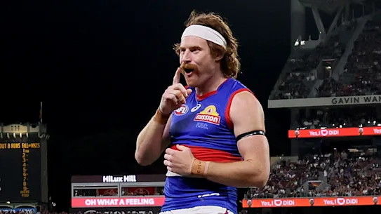 Oskar Baker célèbre son vainqueur.