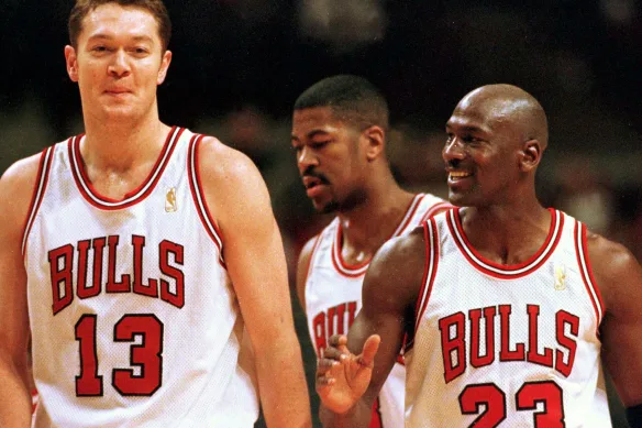 Luc Longley et Michael Jordan en 1997.
