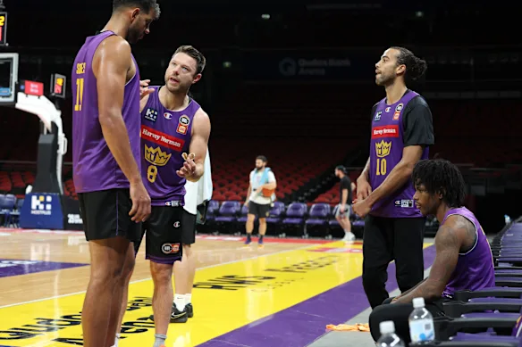 Matthew Dellavedova fait un entraînement impromptu à l'entraînement des Kings cette semaine.