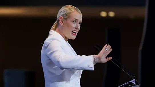 Le chef de l’opposition Ashton Hurn a été nommé chef 100 jours seulement avant le vote.