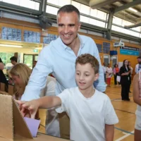 Malinauskas sur le point de remporter la victoire alors que One Nation est frappée par un scandale