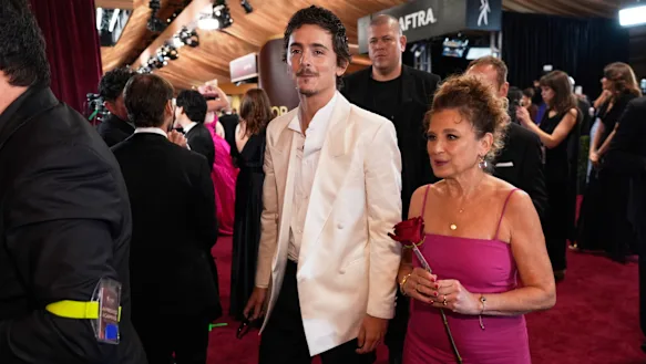 Chalamet avec sa mère, Nicole Flender, lors de la 32e édition des Actor Awards le 1er mars à Los Angeles.