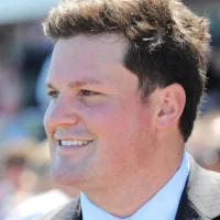 Une autre arme de The Autumn Sun prête à briller lors de la réunion de fond