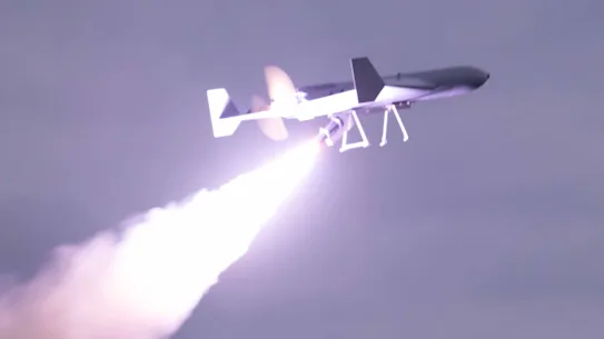 Un système d'attaque de combat sans équipage (LUCAS) à faible coût lancé depuis un navire de combat américain dans le golfe Persique.