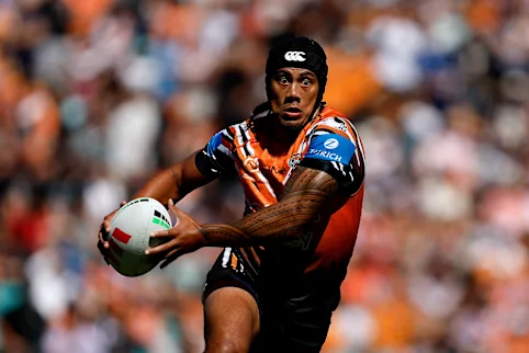 Le capitaine des Wests Tigers, Jarome Luai, est d'origine samoane et maorie.