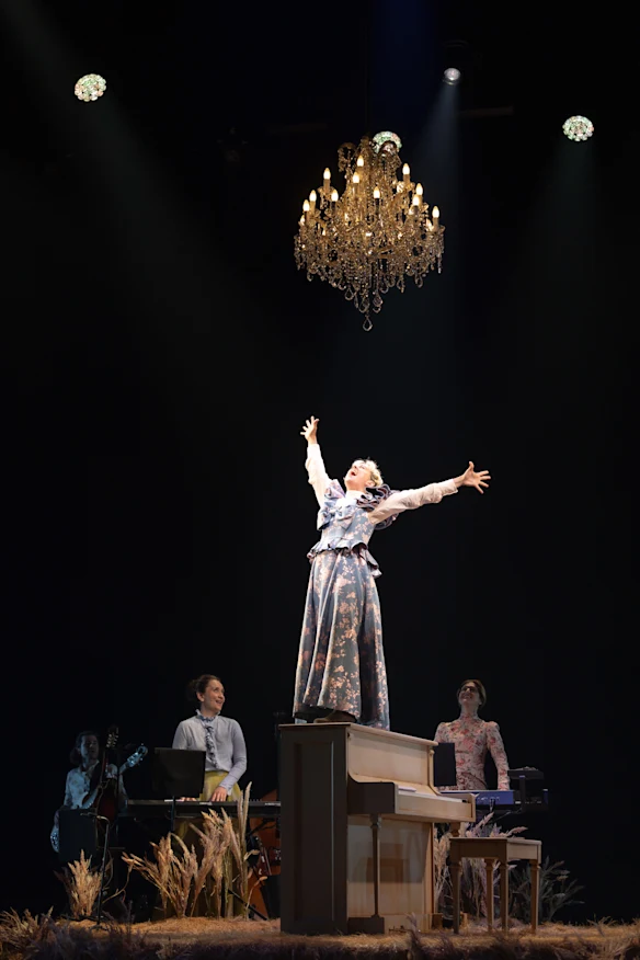 Kala Gare donne tout son cœur sur la chanson de production In The Wrong Key.