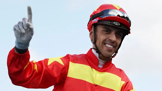 Ash Morgan après avoir gagné sur le Matcha Latte entraîné par Sara Ryan lors de la finale des championnats provinciaux-Midway à Randwick le 12 avril.