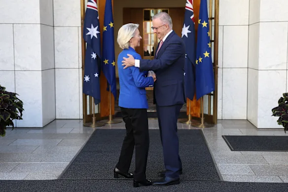 La présidente de la Commission européenne, Ursula von der Leyen, a rencontré mardi le Premier ministre Anthony Albanese au Parlement de Canberra.