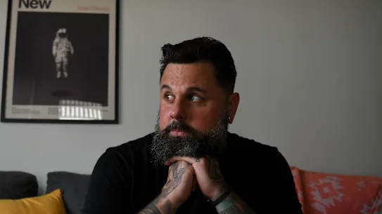 Ben Niznik se sent désormais en paix avec ses acouphènes.