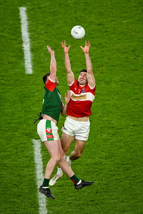 O'Connor affronte Shane Cunnane de St Brigid's.