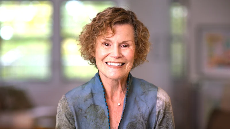 Les livres de Judy Blume ont assumé le rôle de compagnon dans une époque solitaire et liminale