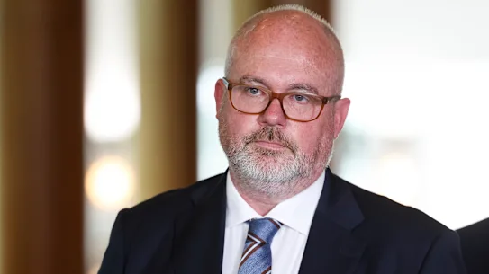 Le ministre de l'Industrie et de l'Innovation, Tim Ayres, a exposé les attentes que les investisseurs devraient respecter pour leurs projets australiens.