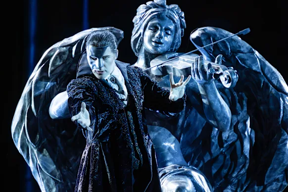 Jake Lyle dans le rôle du Fantôme. 