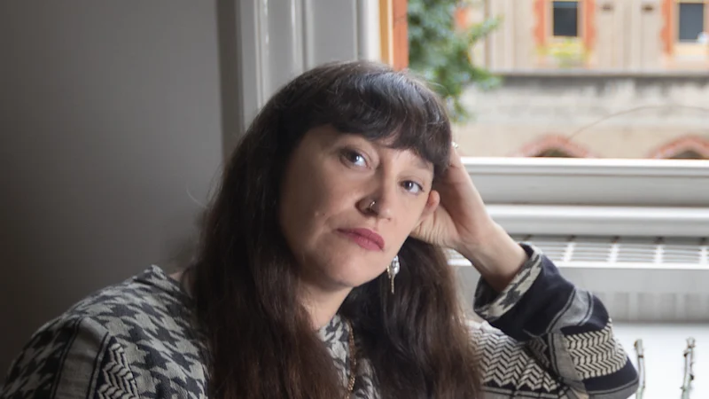 Comment cette doula utilise l'art pour aider les gens à porter un regard détendu sur la mort