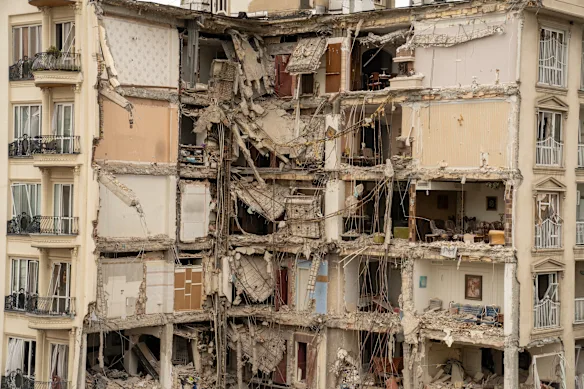 Un immeuble résidentiel détruit, photographié à Téhéran cette semaine après une frappe aérienne. 