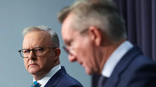 Le Premier ministre Anthony Albanese et le ministre de l'Énergie Chris Bowen ont annoncé un programme visant à stimuler les importations de carburant. 