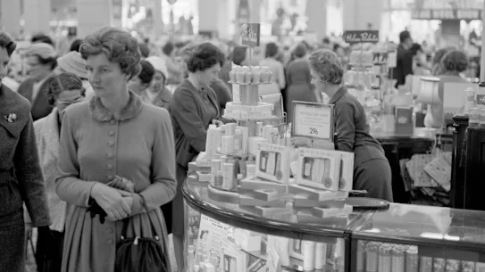 David Jones, où les dames du monde des années 1960 achetaient des gants ou du parfum et montaient peut-être à l'étage pour déjeuner