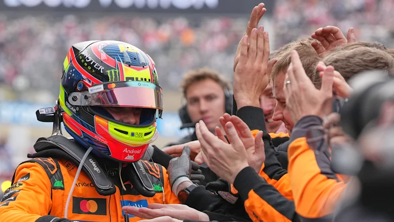 L'Australien Oscar Piastri part troisième avec le jeune prodige de Mercedes en pole.