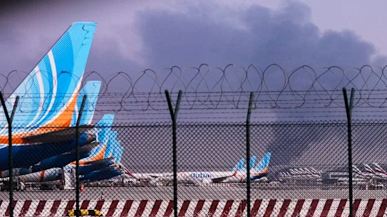 Avions stationnés à l'aéroport international de Dubaï après une frappe de drone au début du mois de mars.