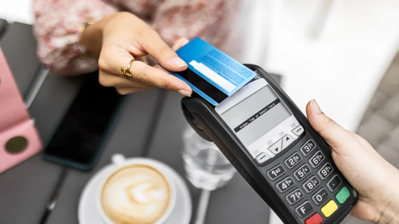 La RBA interdit les suppléments sur les cartes de crédit et de débit