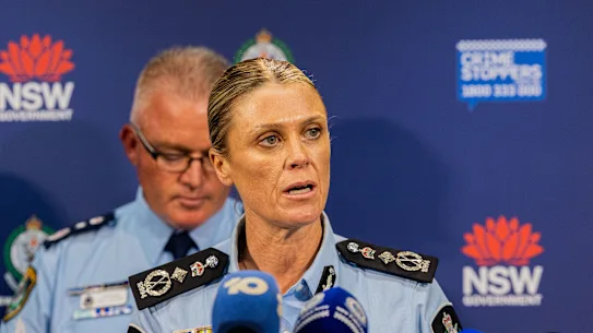 La commissaire de l'AFP, Krissy Barrett, a déclaré que la police adopterait une approche plus agressive pour lutter contre la haine et l'extrémisme.