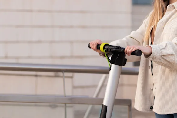 Les jeunes sont les plus touchés par les blessures causées par les vélos et scooters électriques.