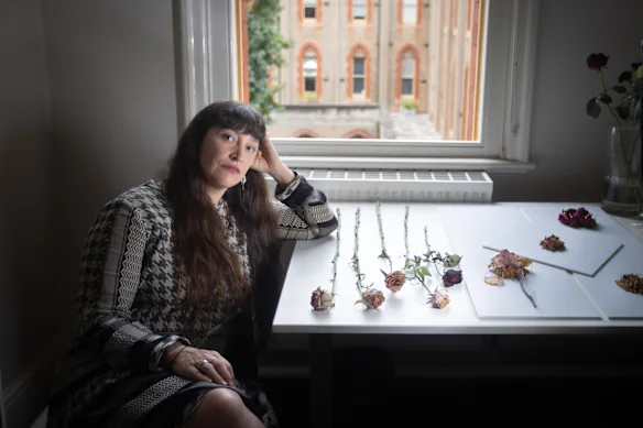L'artiste et doula de la mort Kate Davis organise un salon de la mort pour le public ce week-end.