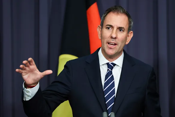 Le trésorier Jim Chalmers a imploré les fournisseurs de pétrole de ne pas profiter de la guerre en Iran.