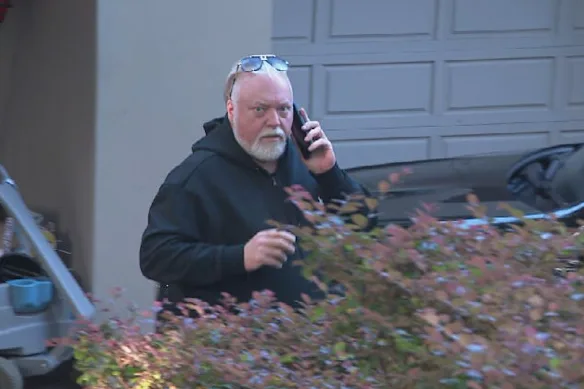 Kyle Sandilands, photographié chez lui la semaine dernière, a embauché une équipe juridique d'exception.