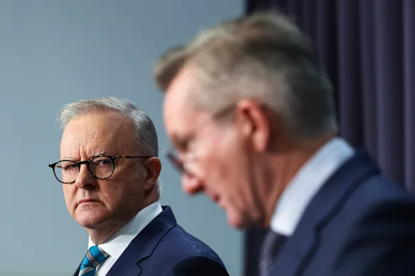 Le Premier ministre Anthony Albanese et le ministre de l'Énergie Chris Bowen ont annoncé un programme visant à stimuler les importations de carburant. 
