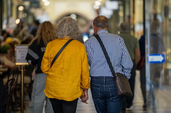 Les baby-boomers s’en vont vers le coucher du soleil – avec un tiers de toute la richesse australienne.