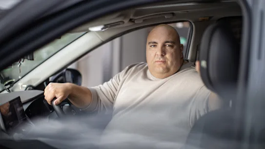 Le chauffeur d'Uber, Jacob Abboud, affirme que ses coûts de carburant sont passés de 200 dollars par semaine à plus de 300 dollars par semaine.