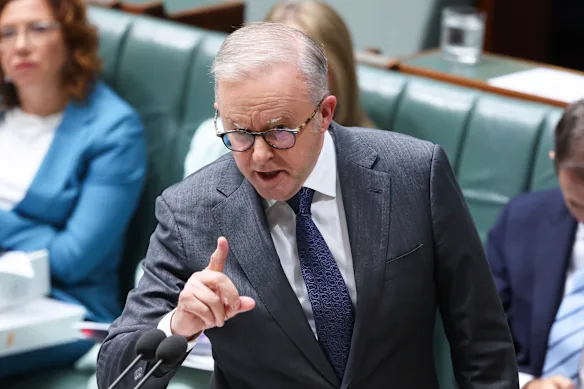 Peser les options énergétiques : le Premier ministre Anthony Albanese pourrait restreindre les exportations de GNL.