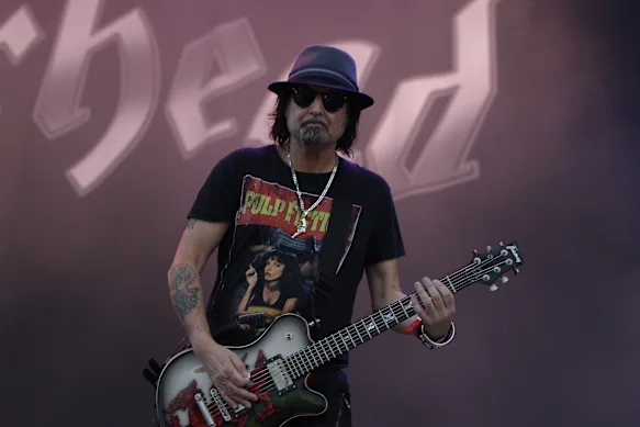 Phil « Wizzo » Campbell de Motorhead se produit en Corée du Sud en 2015. 