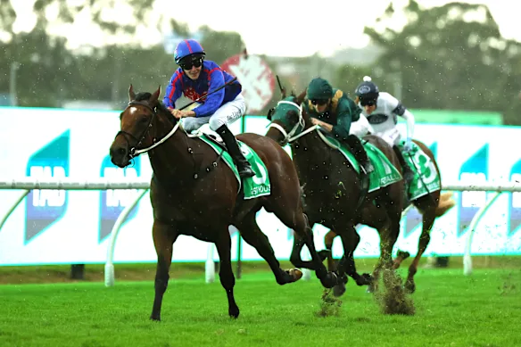 Guest House remporte le Golden Slipper.