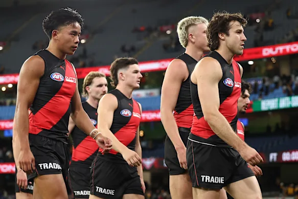 Andrew McGrath mène son équipe hors du MCG après leur horreur défaite face aux Hawks.