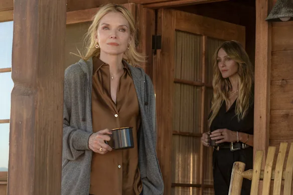 Michelle Pfeiffer offre une solide performance dans The Madison, par ailleurs terne. 