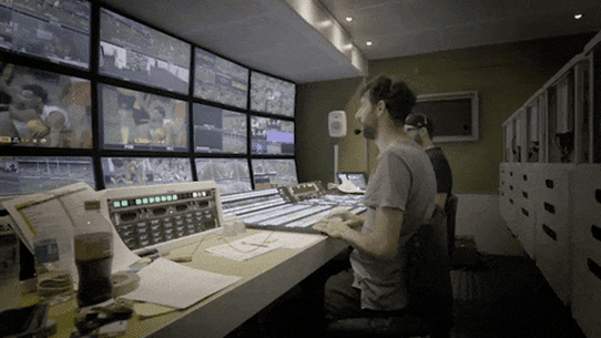 L'équipe de diffusion de l'AFL en action.