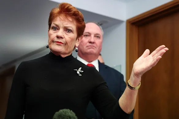 La sénatrice Pauline Hanson et Barnaby Joyce au Parlement mercredi.