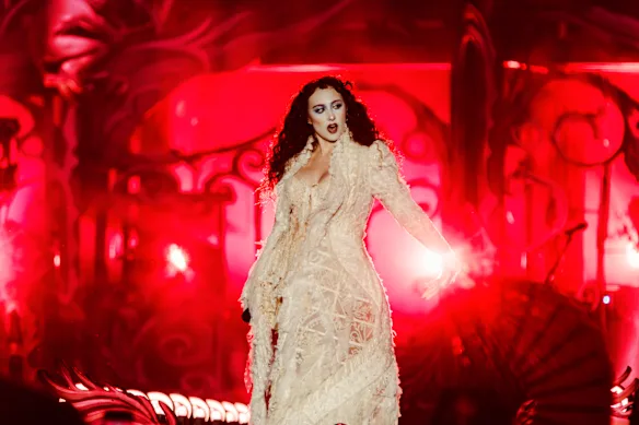 Chappell Roan a déclaré que les gardes qui ont confronté la fille de Frello ne faisaient pas partie de son équipe de sécurité personnelle.