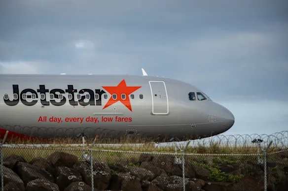 Jetstar a déclaré que 12 pour cent des services réguliers entre l'Australie et la Nouvelle-Zélande avaient été supprimés.