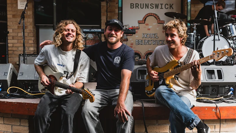 Les musiciens se mobilisent pour monter des spectacles alternatifs après l'effondrement du festival
