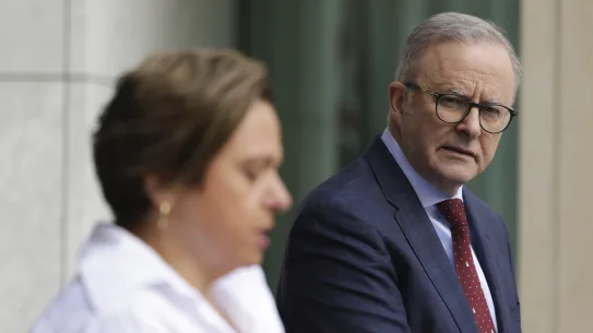 La ministre des Communications, Michelle Rowland, a informé les dirigeants du plan de paris en août, mais le plan a été mis sur la glace.