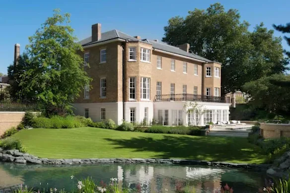 Il y aurait eu plusieurs enchérisseurs pour la propriété.