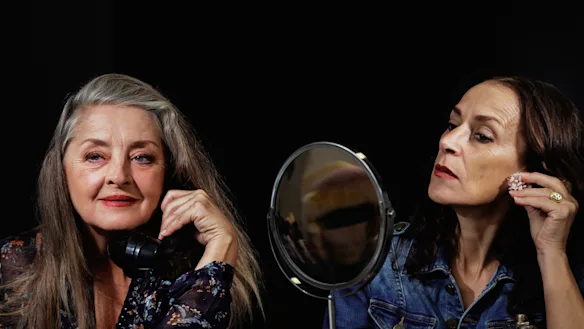 Jeanette Cronin et Lucia Mastrantone dans le rôle de Bette Davis et Joan Crawford.