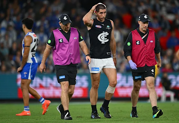 Énorme perte : l'arrière des Blues Jacob Weitering sera absent au moins une semaine en raison d'une commotion cérébrale vendredi soir.