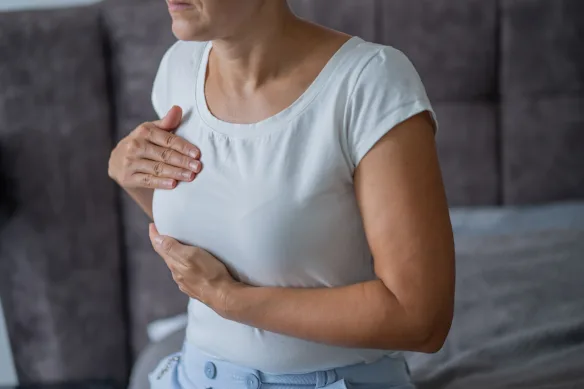 Les experts disent qu'il est important de connaître ses propres seins afin que tout changement soit remarqué le plus rapidement possible. 